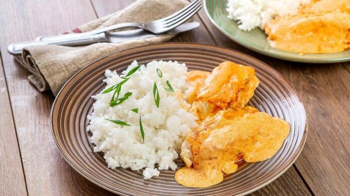 Zum Mittagessen können Besitzer der dritten Blutgruppe Kabeljau mit Reis kochen
