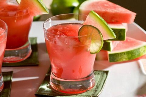 Wassermelonendiät zur Gewichtsreduktion schließt alle Arten von Getränken aus